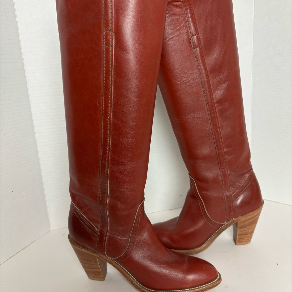 Vintage FRYE tall knee-high pull on boot in size 6